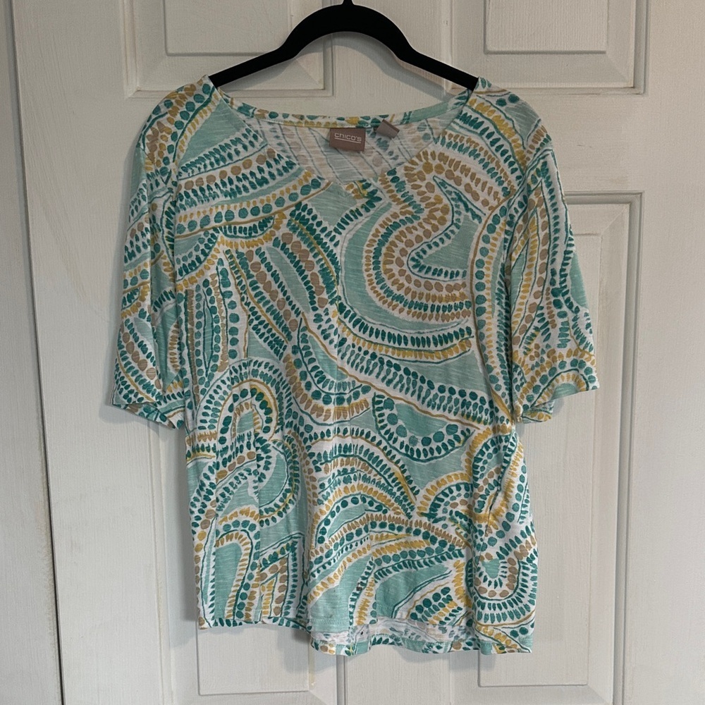 Chicos size 1 blue patterned top women’s